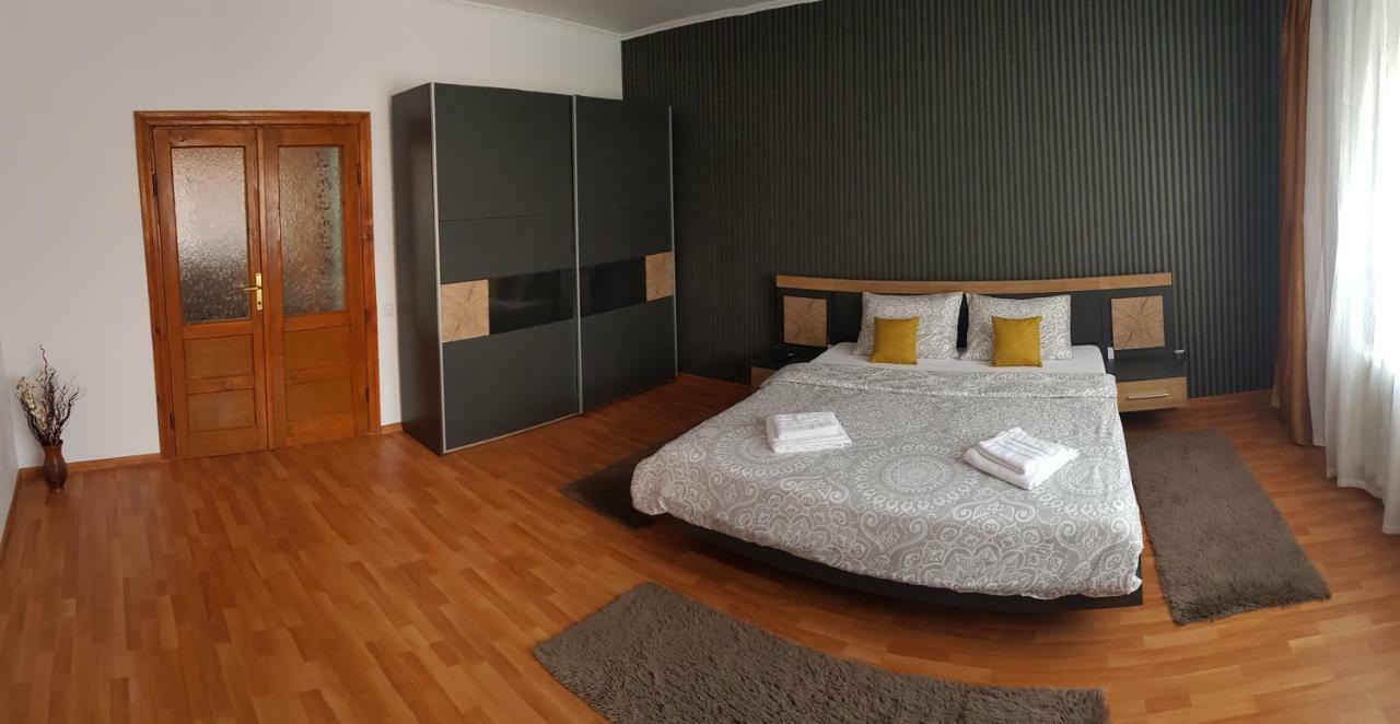 Premium Central Apartment Oradea Luaran gambar